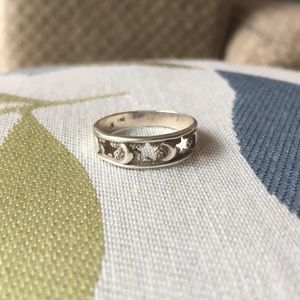 Sterling silver star and moon ring - size 6